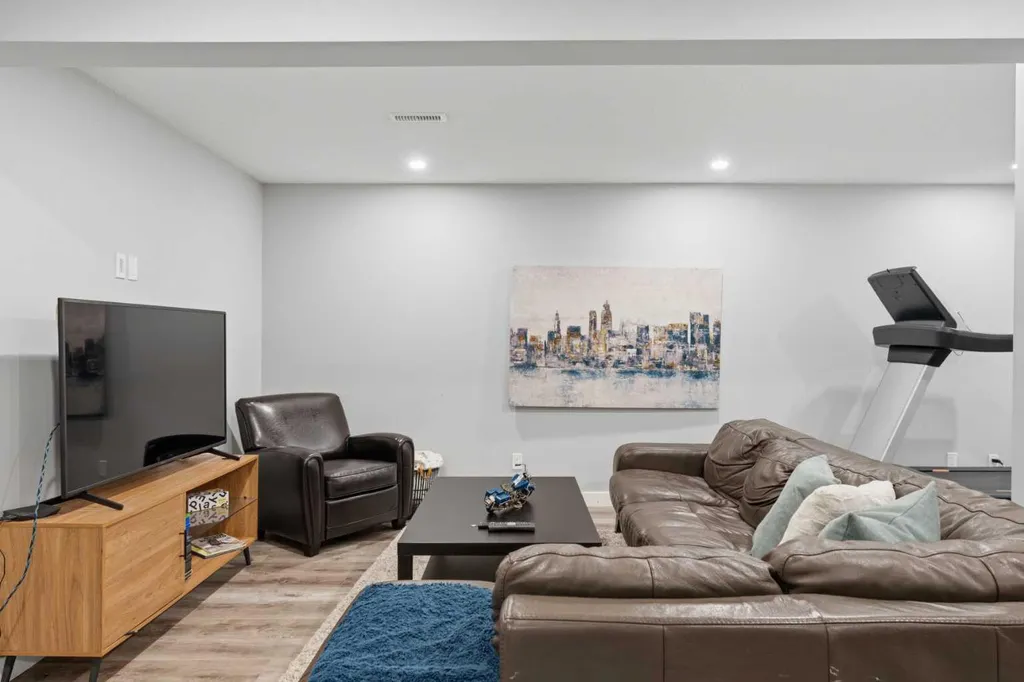 8000 Wentworth Drive SW Calgary AB T3H 5K9