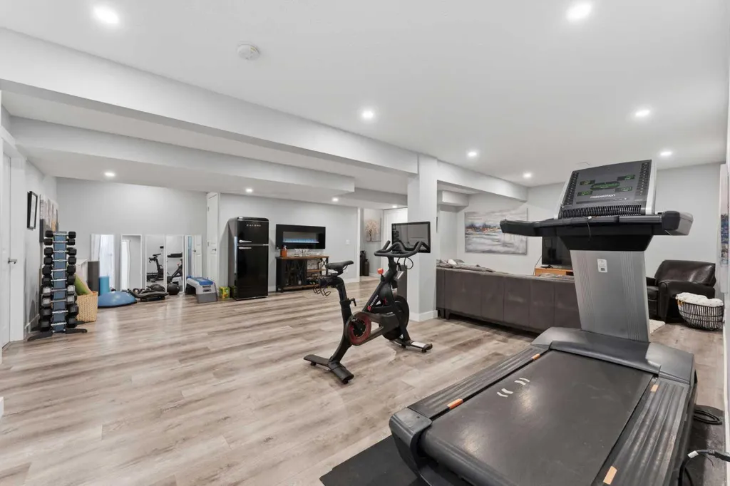 8000 Wentworth Drive SW Calgary AB T3H 5K9