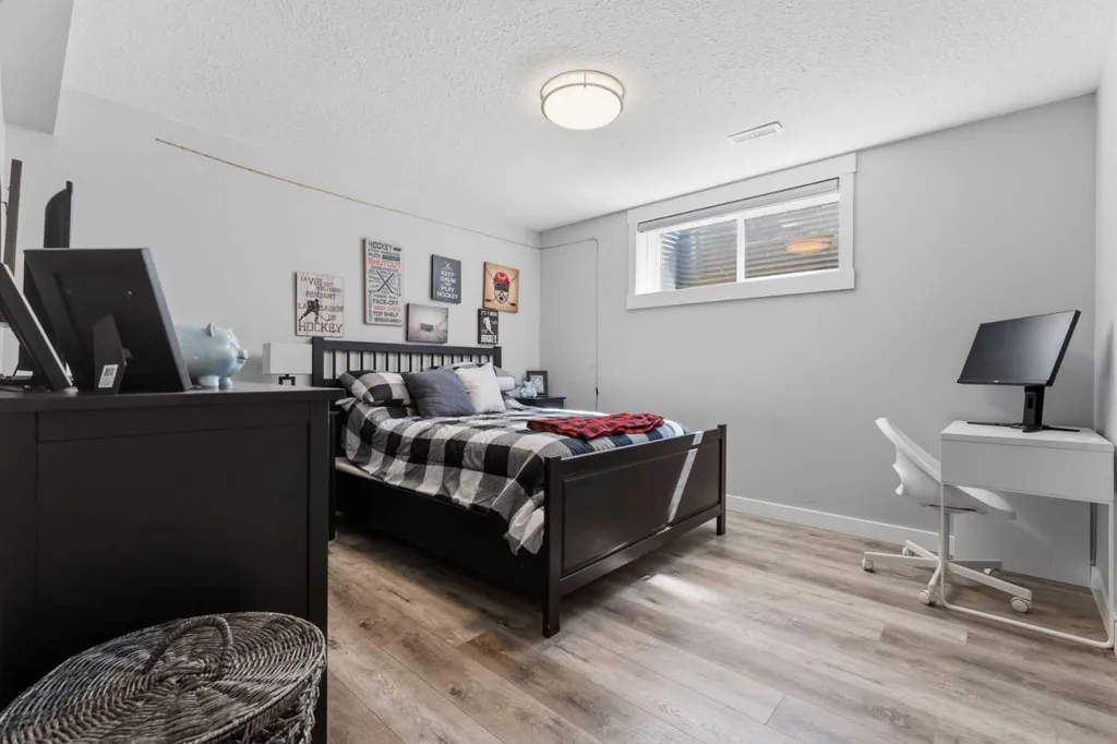 8000 Wentworth Drive SW Calgary AB T3H 5K9