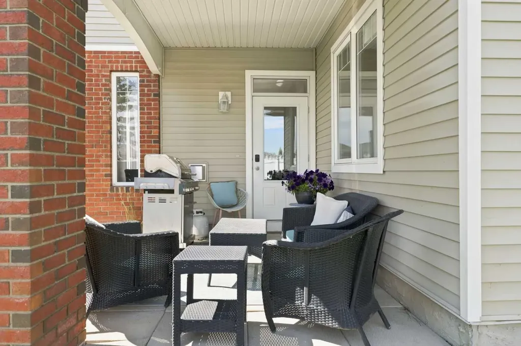 8000 Wentworth Drive SW Calgary AB T3C 0A2