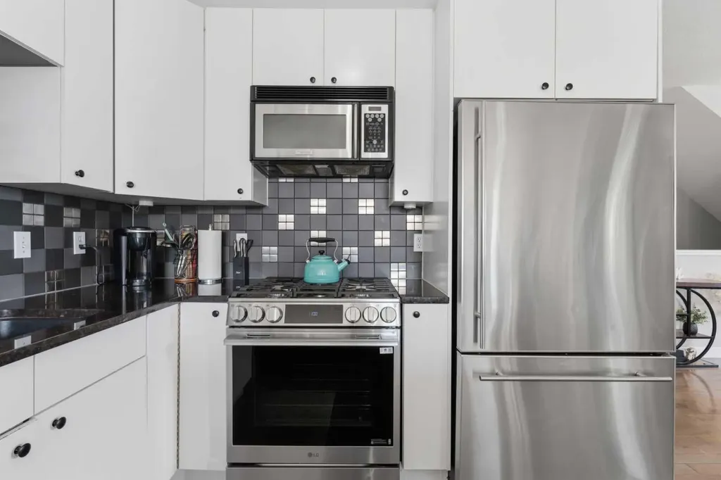 8000 Wentworth Drive SW Calgary AB T3H 5K9
