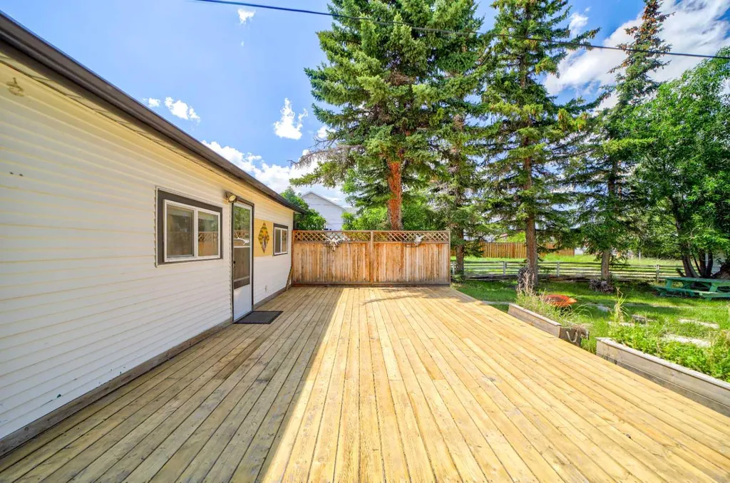 727 Mcdougall Street Pincher Creek AB T0K 1W0