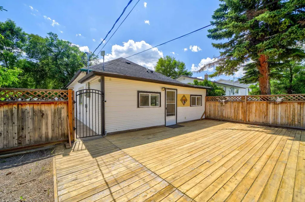 727 Mcdougall Street Pincher Creek AB T0K 1W0