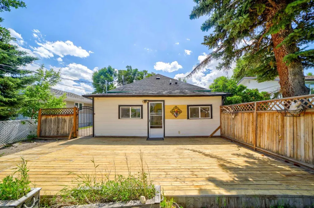 727 Mcdougall Street Pincher Creek AB T0K 1W0