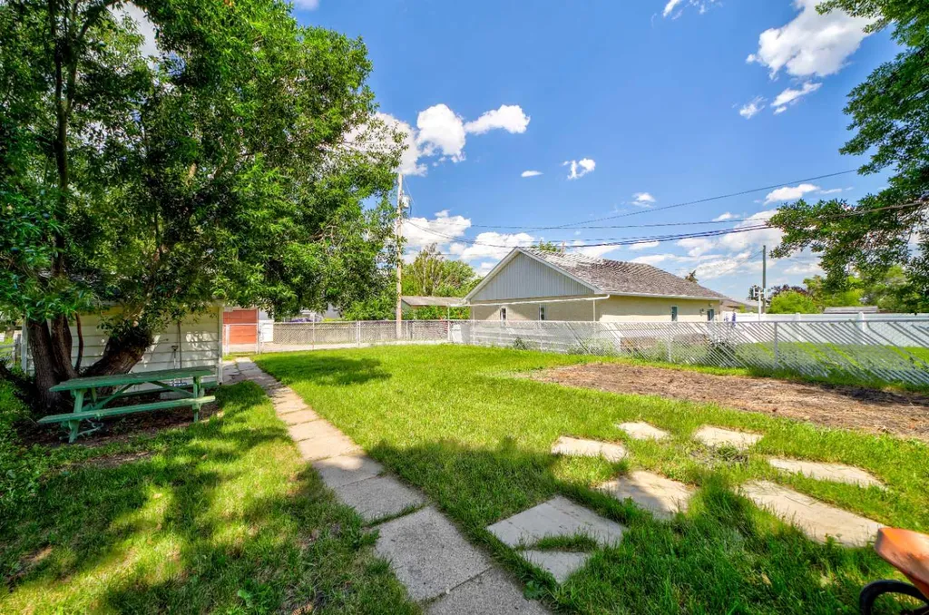 727 Mcdougall Street Pincher Creek AB T0K 1W0