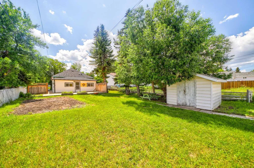 727 Mcdougall Street Pincher Creek AB T0K 1W0