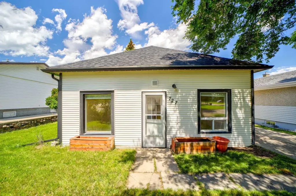 727 Mcdougall Street Pincher Creek AB T0K 1W0