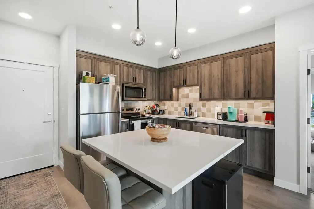 700 Shawnee Square SW Calgary AB T2Y0T6
