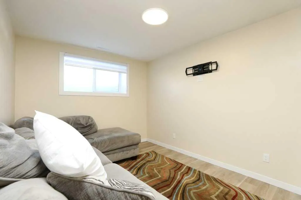 59 Lasalle Road W Lethbridge AB T1J5A8