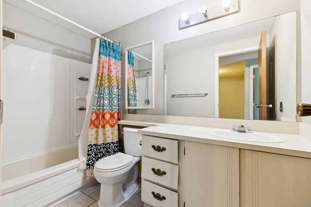 864 Queensland Drive SE Calgary AB T2J 6E6