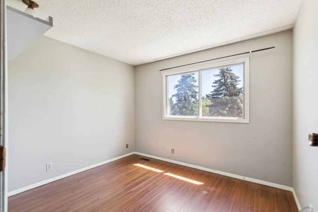 864 Queensland Drive SE Calgary AB T2J 6E6