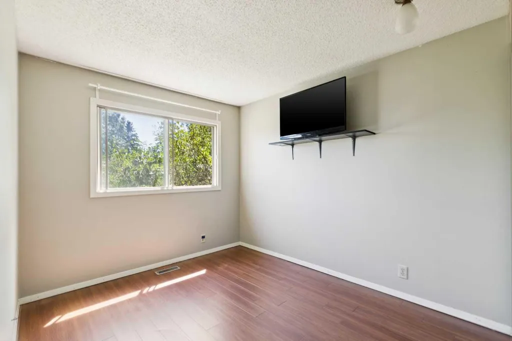864 Queensland Drive SE Calgary AB T2J 6E6