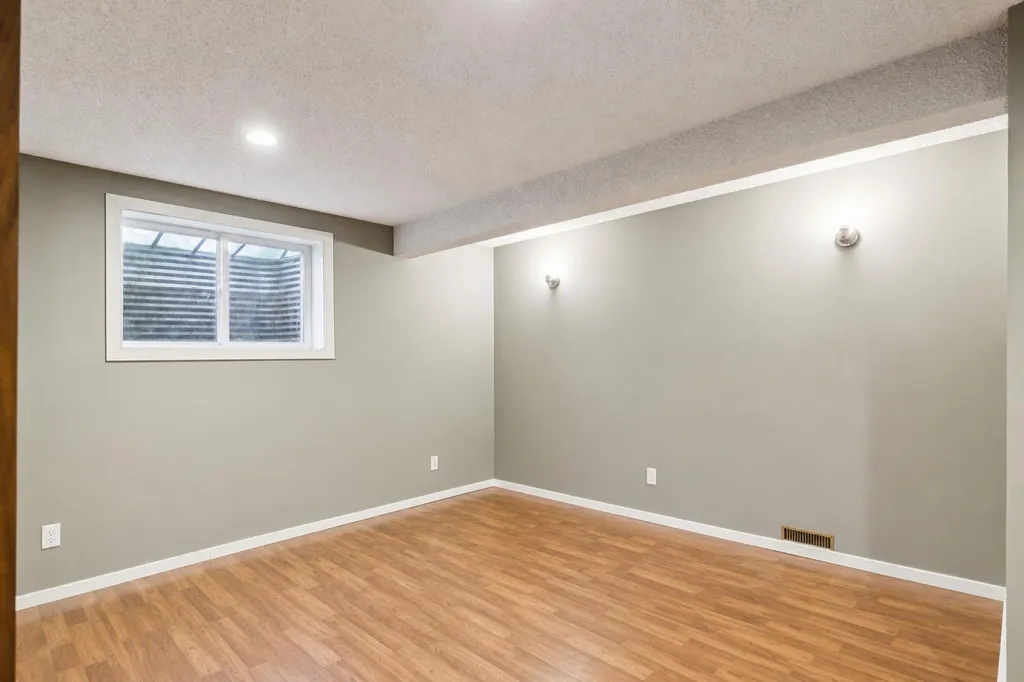 864 Queensland Drive SE Calgary AB T2J 6E6