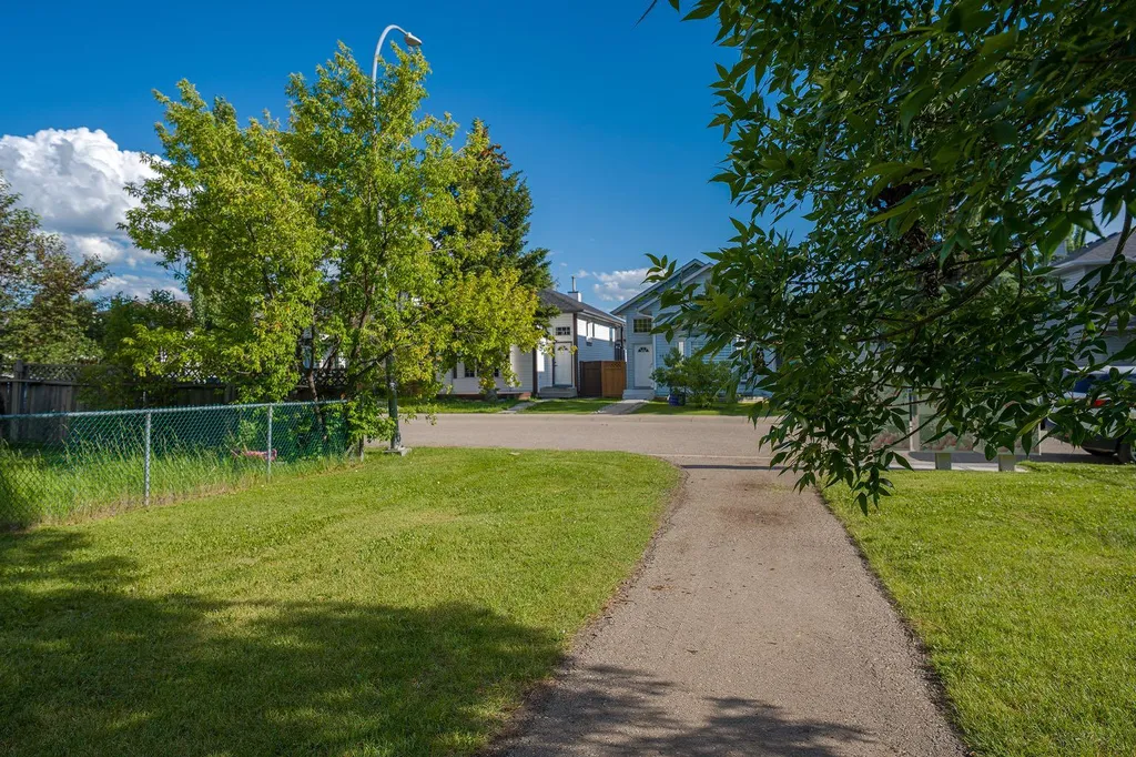 190 Coverdale Road NE Calgary AB T3K4J7