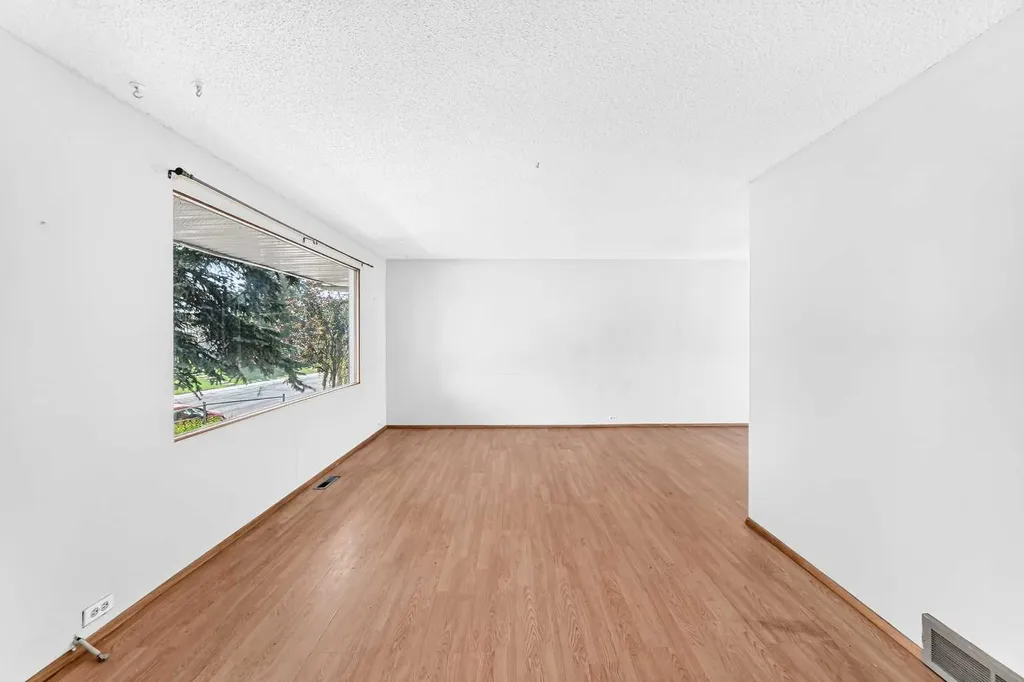 6839 Huntridge Hill NE Calgary AB T2K 4A1
