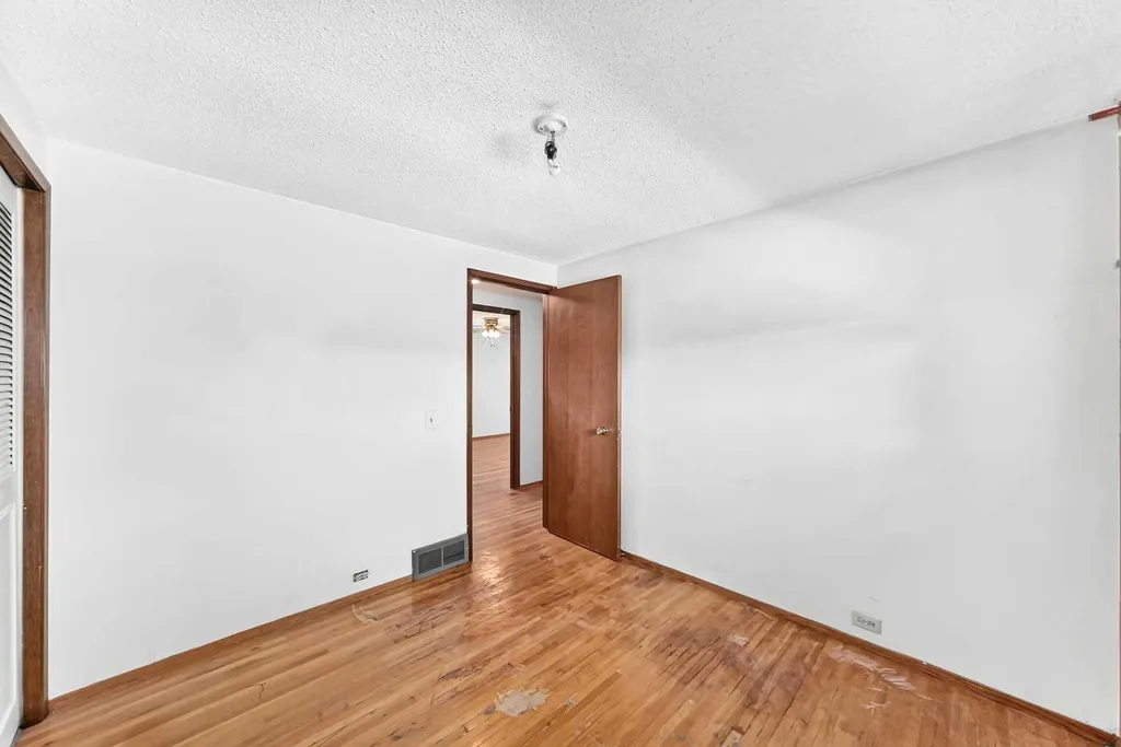 6839 Huntridge Hill NE Calgary AB T2K 4A1