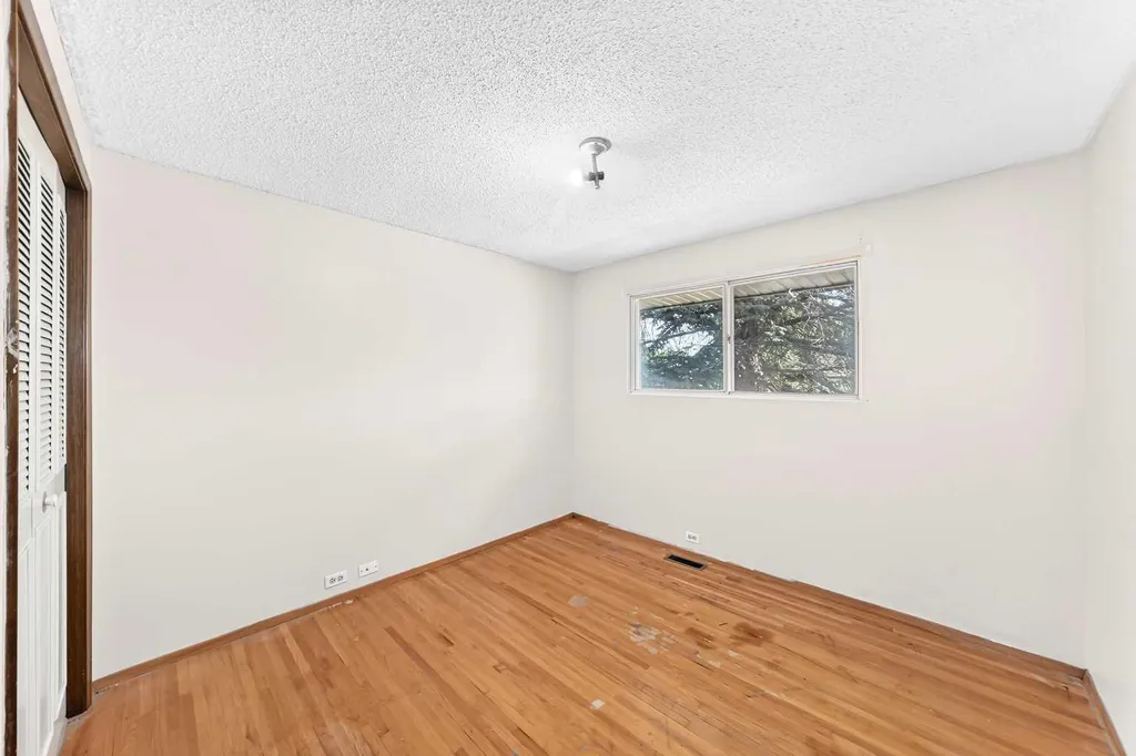 6839 Huntridge Hill NE Calgary AB T2K 4A1