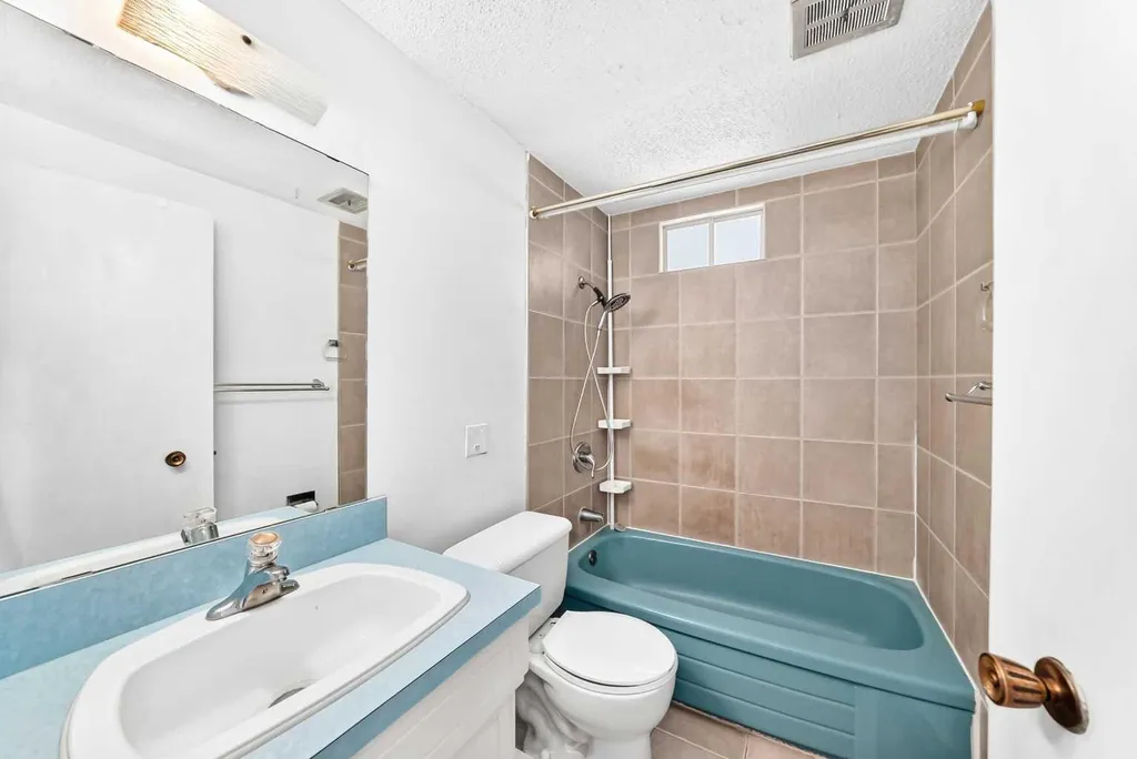 6839 Huntridge Hill NE Calgary AB T2K 4A1