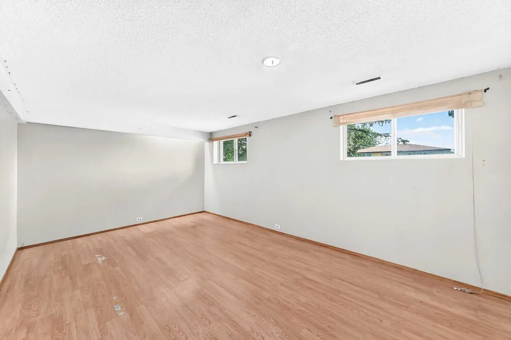 6839 Huntridge Hill NE Calgary AB T2K 4A1