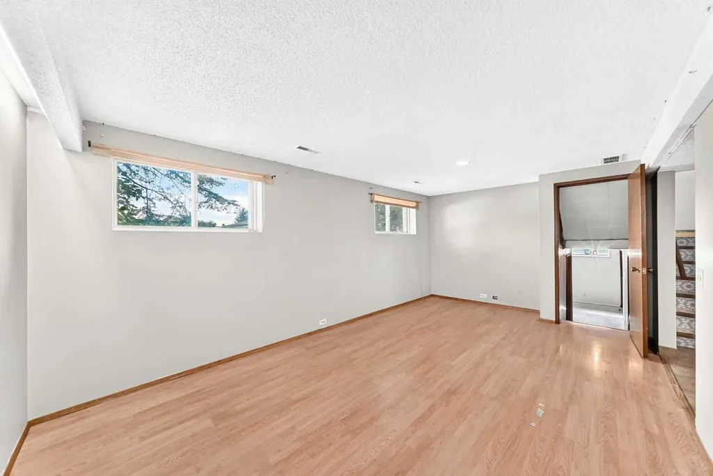 6839 Huntridge Hill NE Calgary AB T2K 4A1