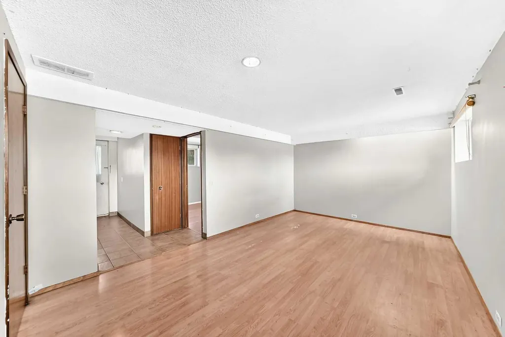 6839 Huntridge Hill NE Calgary AB T2K 4A1