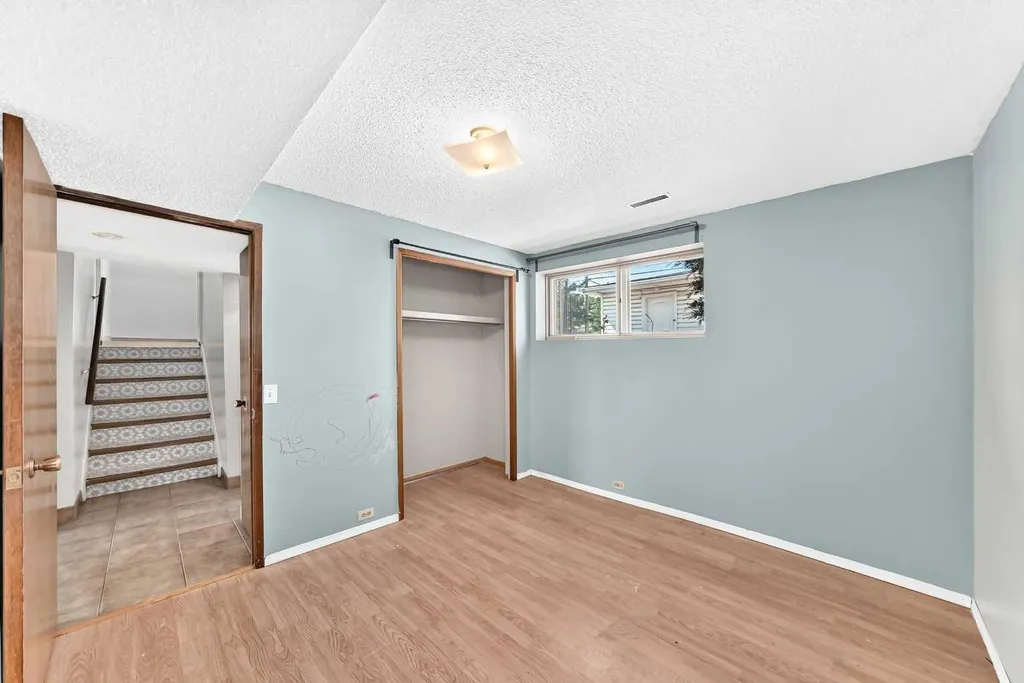 6839 Huntridge Hill NE Calgary AB T2K 4A1