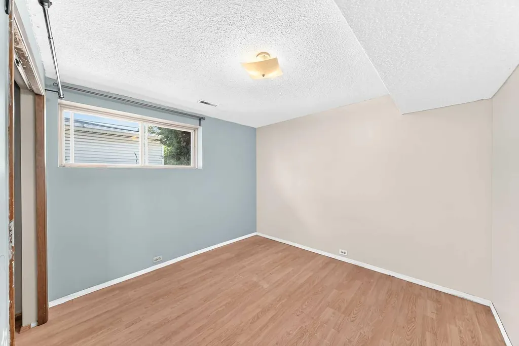 6839 Huntridge Hill NE Calgary AB T2K 4A1