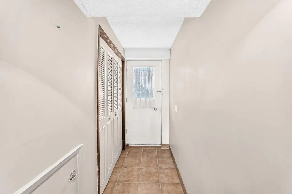 6839 Huntridge Hill NE Calgary AB T2K 4A1