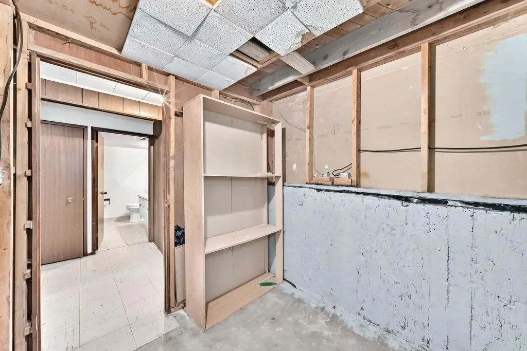 6839 Huntridge Hill NE Calgary AB T2K 4A1