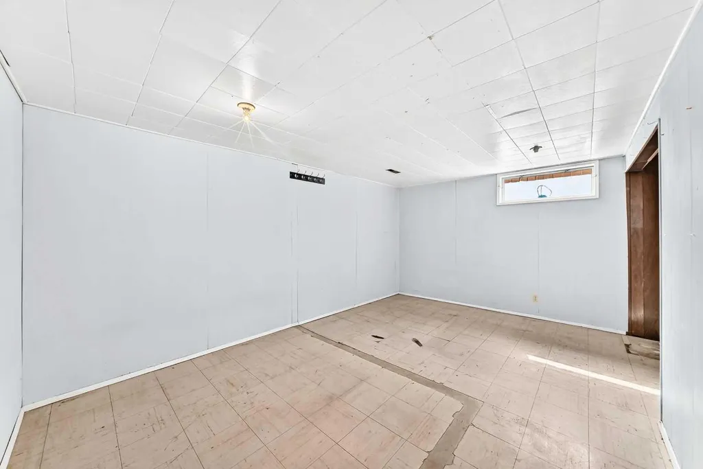 6839 Huntridge Hill NE Calgary AB T2K 4A1