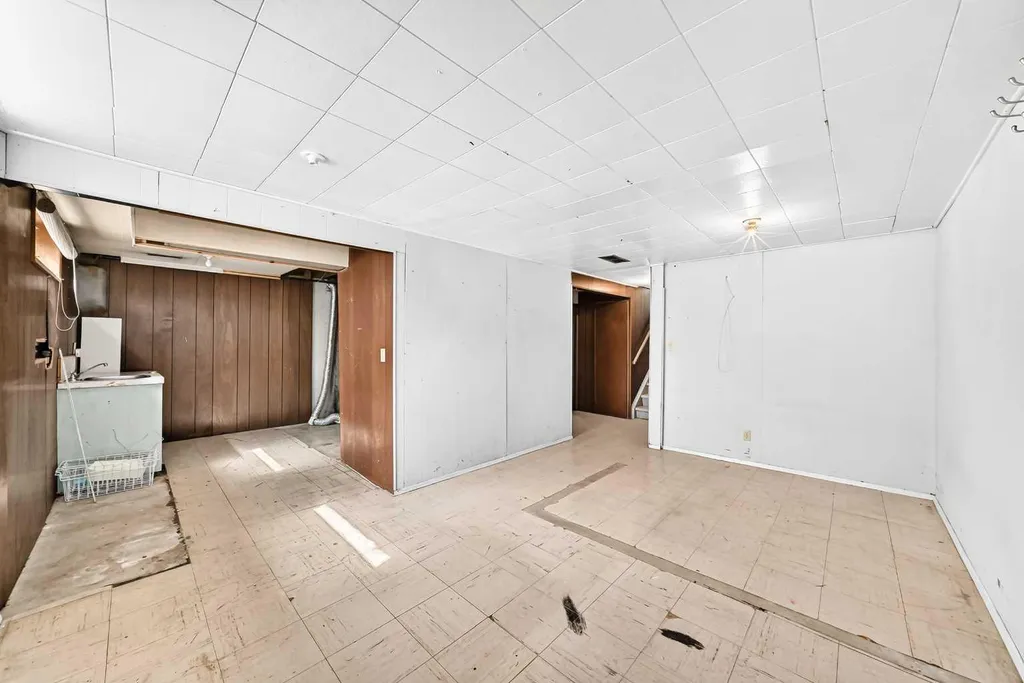 6839 Huntridge Hill NE Calgary AB T2K 4A1