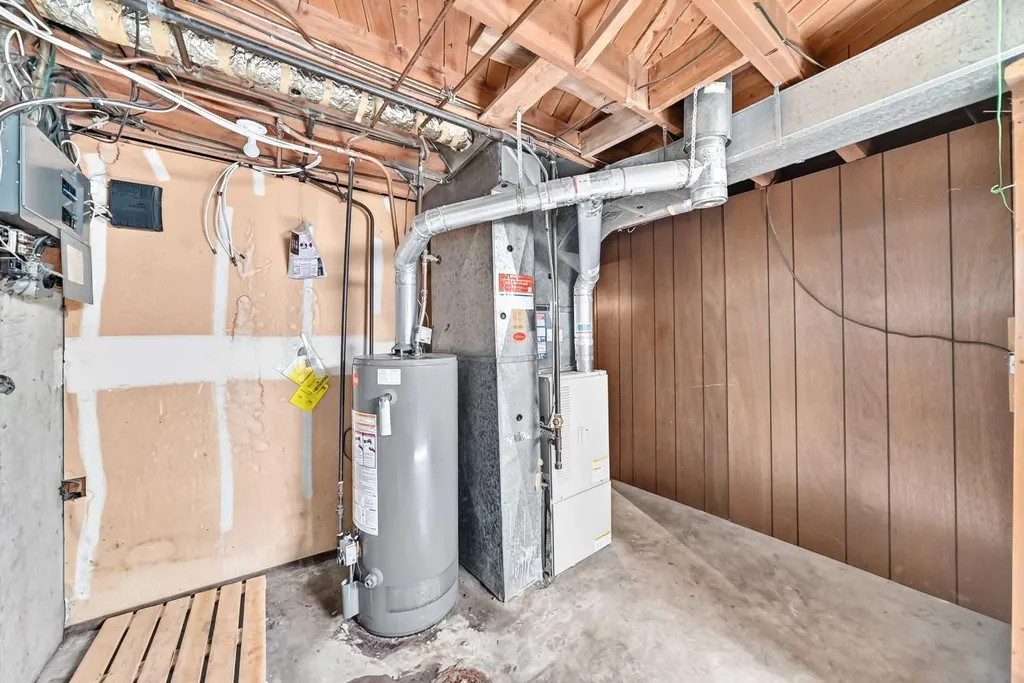 6839 Huntridge Hill NE Calgary AB T2K 4A1
