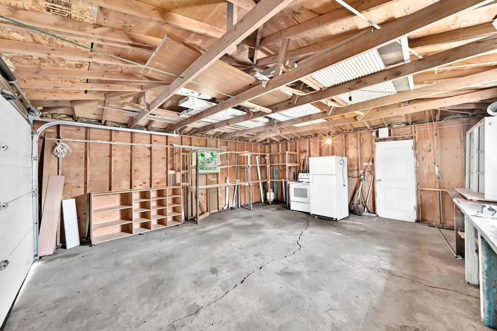 6839 Huntridge Hill NE Calgary AB T2K 4A1