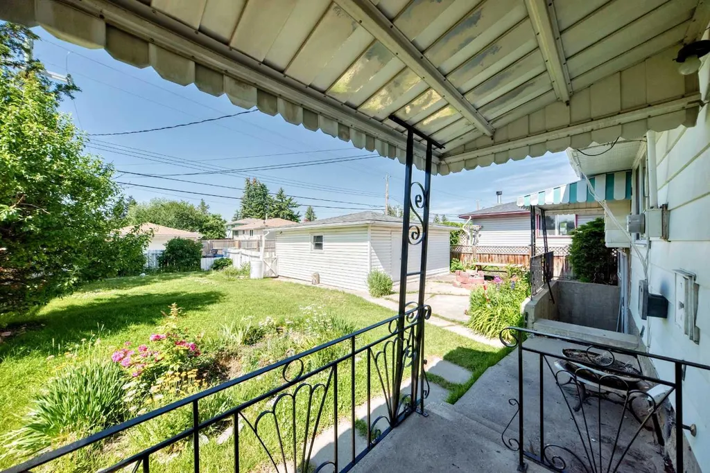 6839 Huntridge Hill NE Calgary AB T2K 4A1