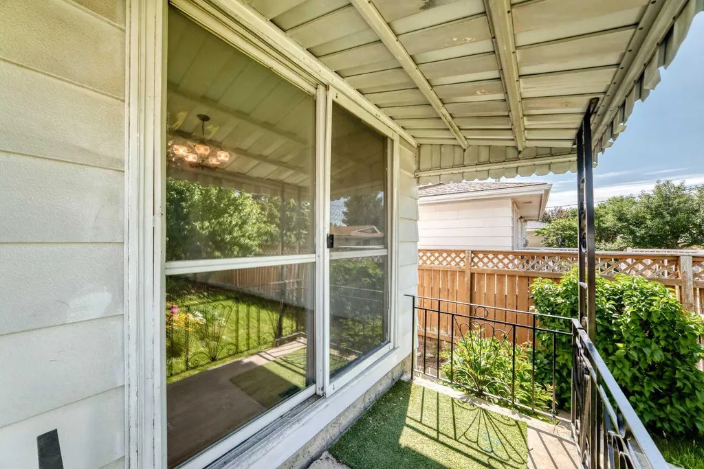 6839 Huntridge Hill NE Calgary AB T2K 4A1