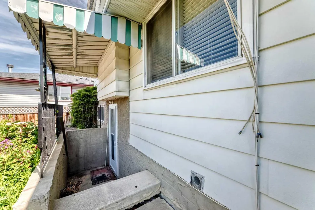 6839 Huntridge Hill NE Calgary AB T2K 4A1