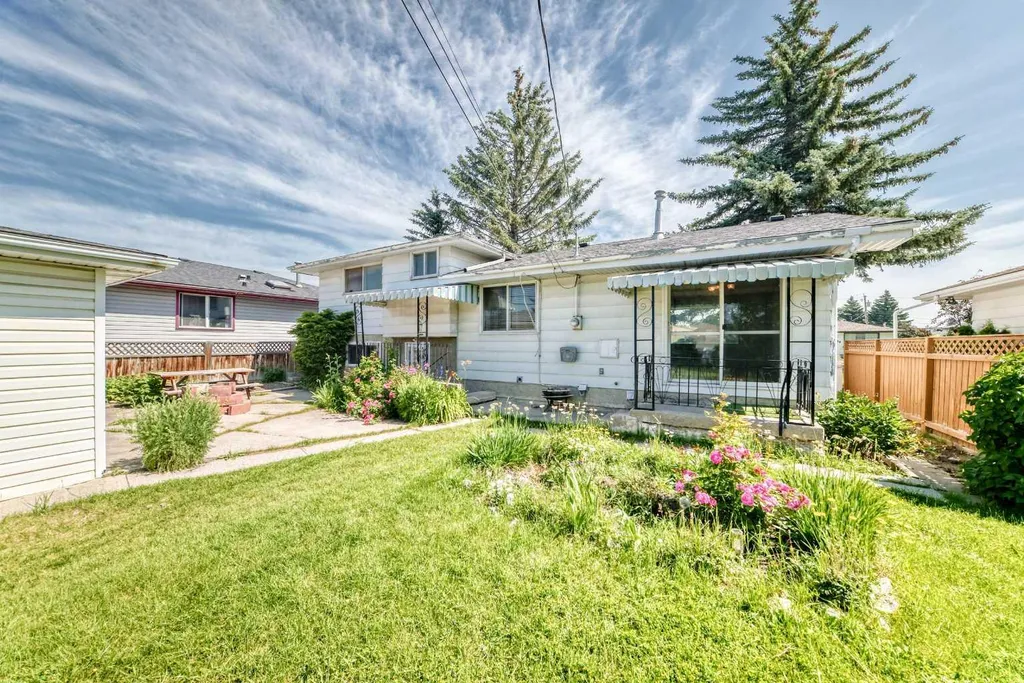 6839 Huntridge Hill NE Calgary AB T2K 4A1