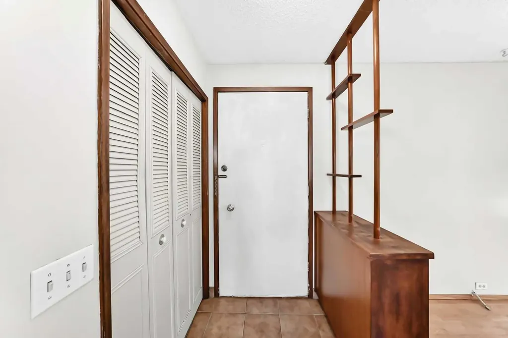6839 Huntridge Hill NE Calgary AB T2K 4A1