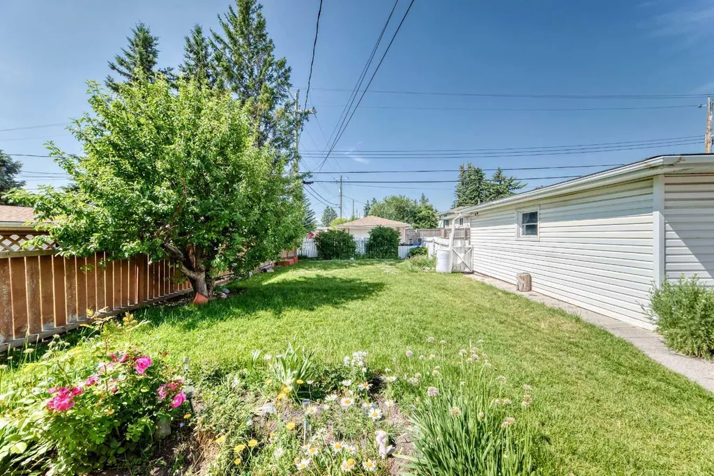 6839 Huntridge Hill NE Calgary AB T2K 4A1