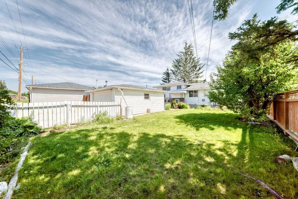 6839 Huntridge Hill NE Calgary AB T2K 4A1