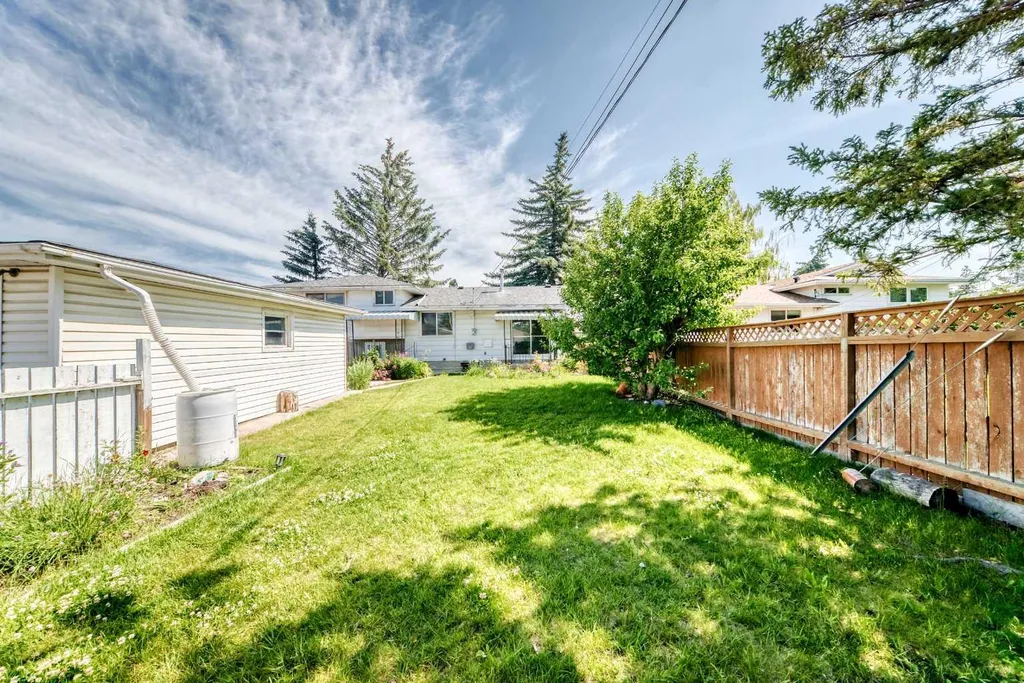 6839 Huntridge Hill NE Calgary AB T2K 4A1