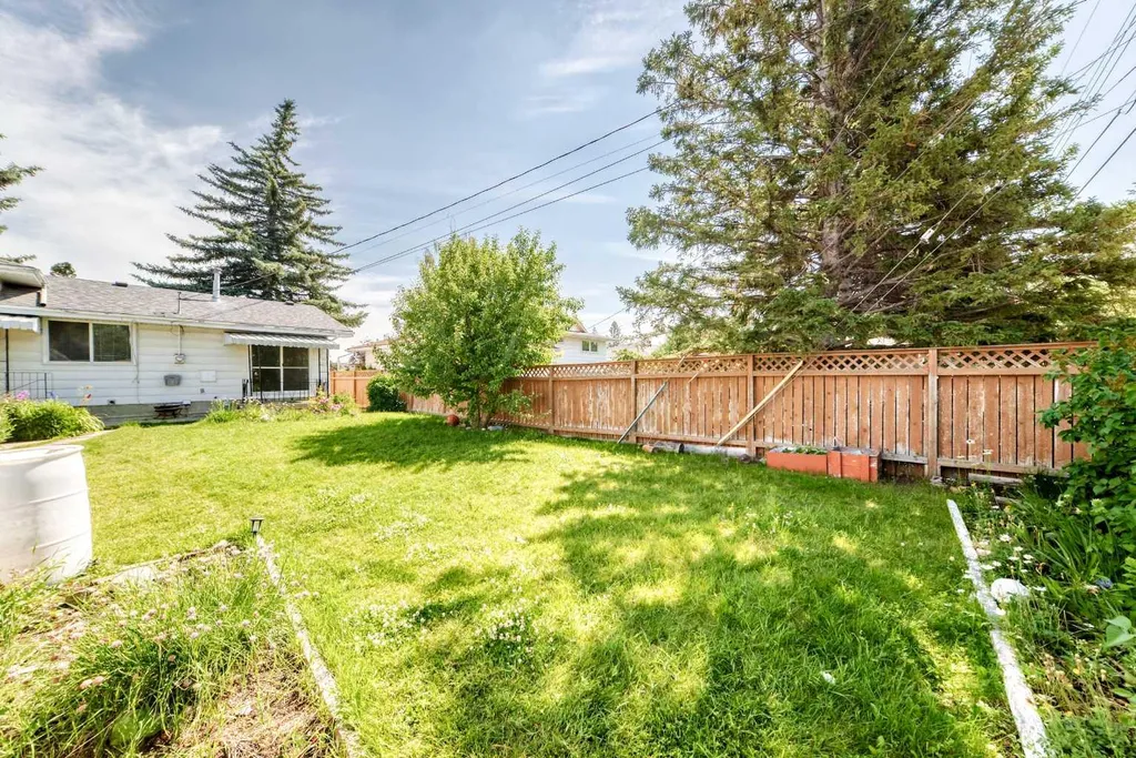 6839 Huntridge Hill NE Calgary AB T2K 4A1