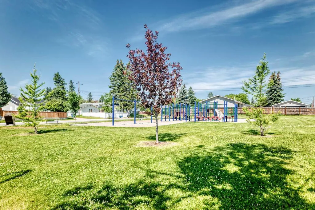 6839 Huntridge Hill NE Calgary AB T2K 4A1