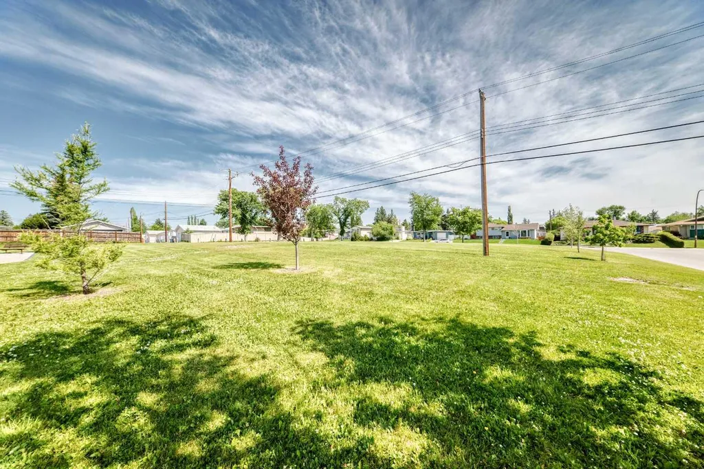 6839 Huntridge Hill NE Calgary AB T2K 4A1