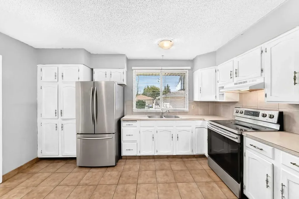6839 Huntridge Hill NE Calgary AB T2K 4A1
