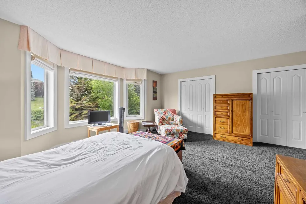 87 Hamptons Link NW Calgary AB T3A 5V9