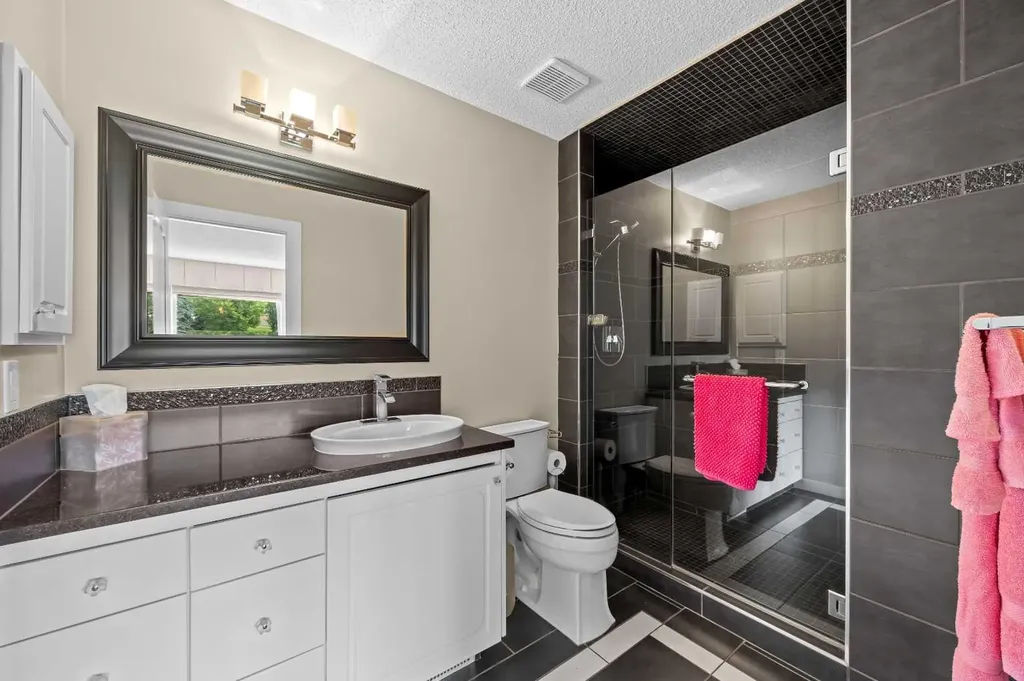 87 Hamptons Link NW Calgary AB T3A 5V9