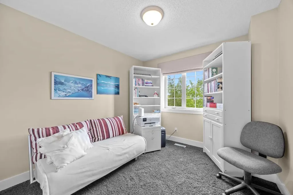 87 Hamptons Link NW Calgary AB T3A 5V9