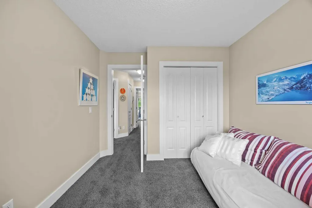 87 Hamptons Link NW Calgary AB T3A 5V9