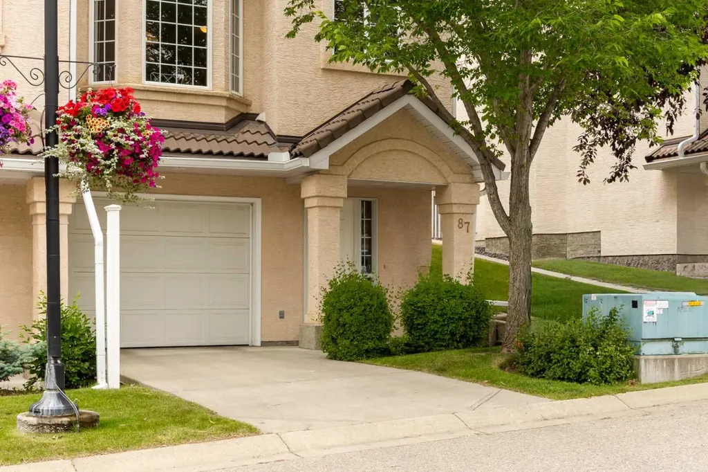 87 Hamptons Link NW Calgary AB T3A 5V9
